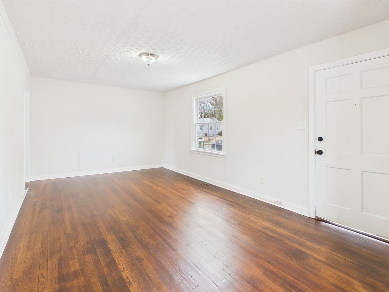 2609 Harold Ave - Photo 2 of 27