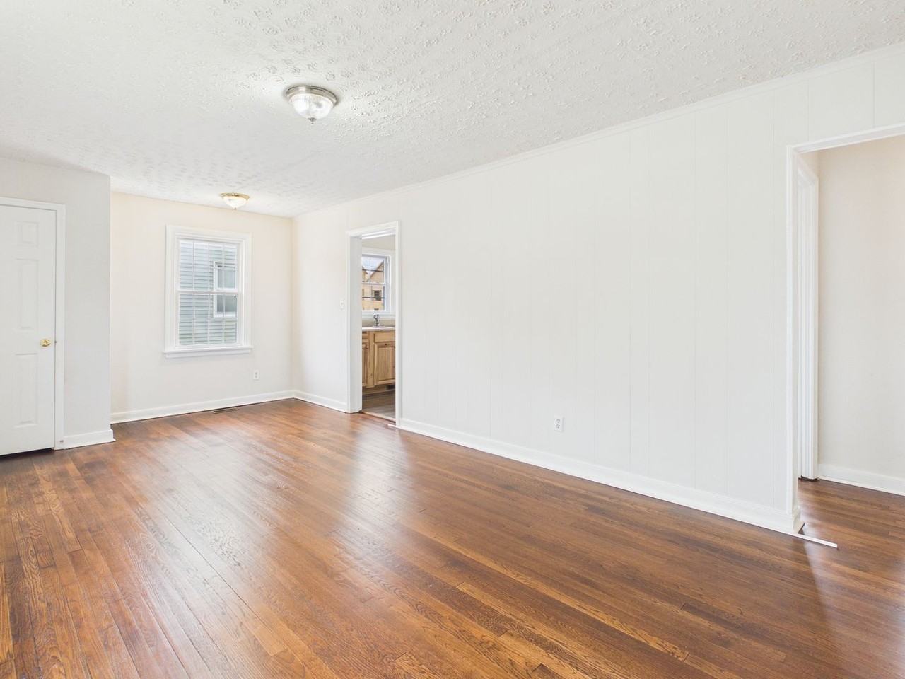 2609 Harold Ave - Photo 4 of 27