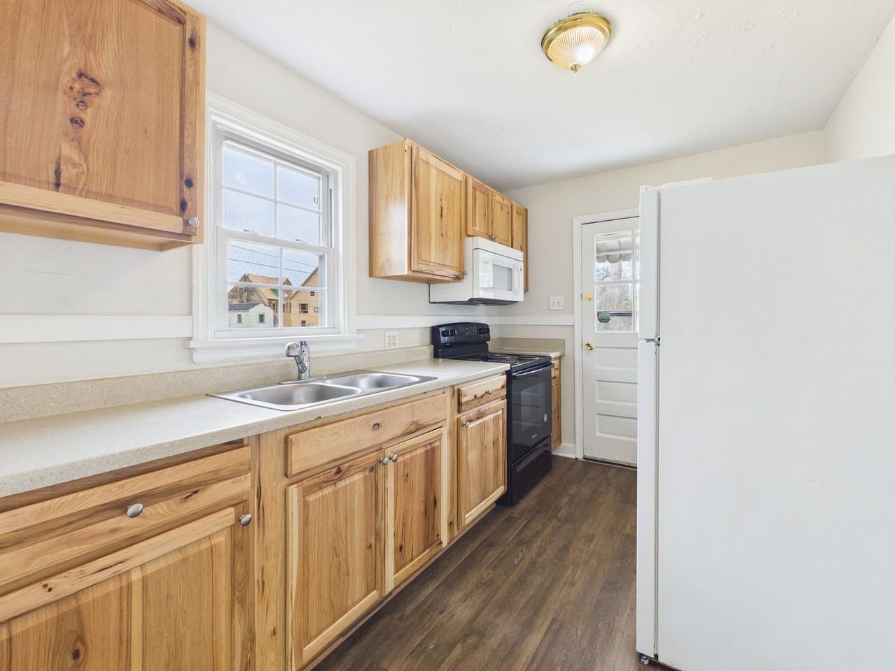 2609 Harold Ave - Photo 5 of 27