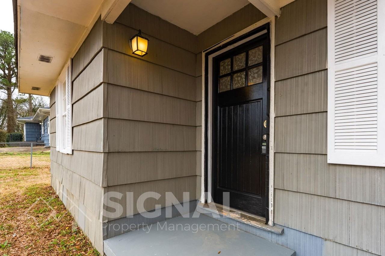 1052 Apple St - Photo 4 of 24