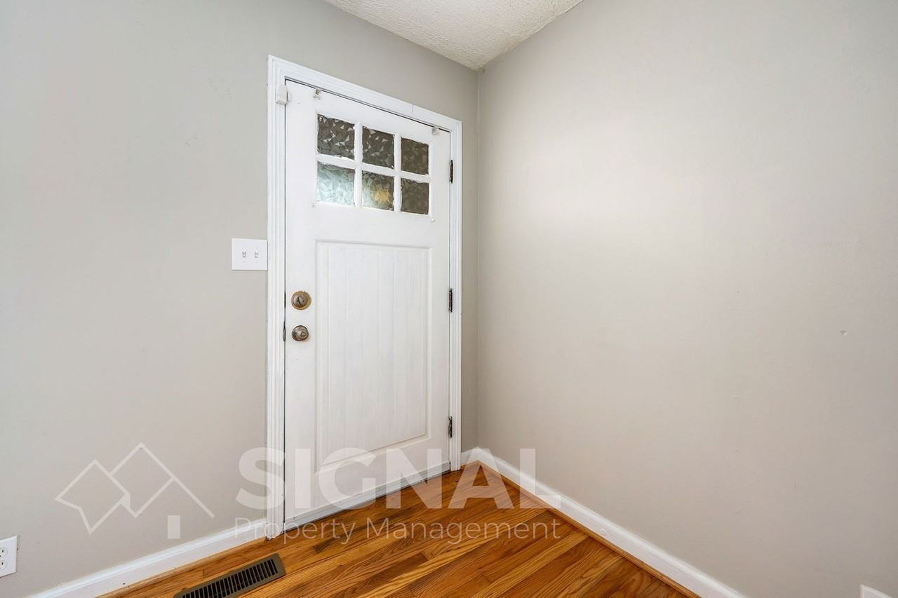 1052 Apple St - Photo 5 of 24