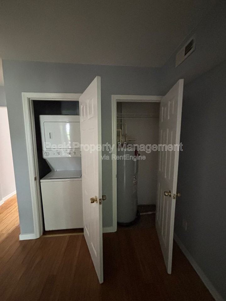 2121 W Cary St #B - Photo 3 of 9