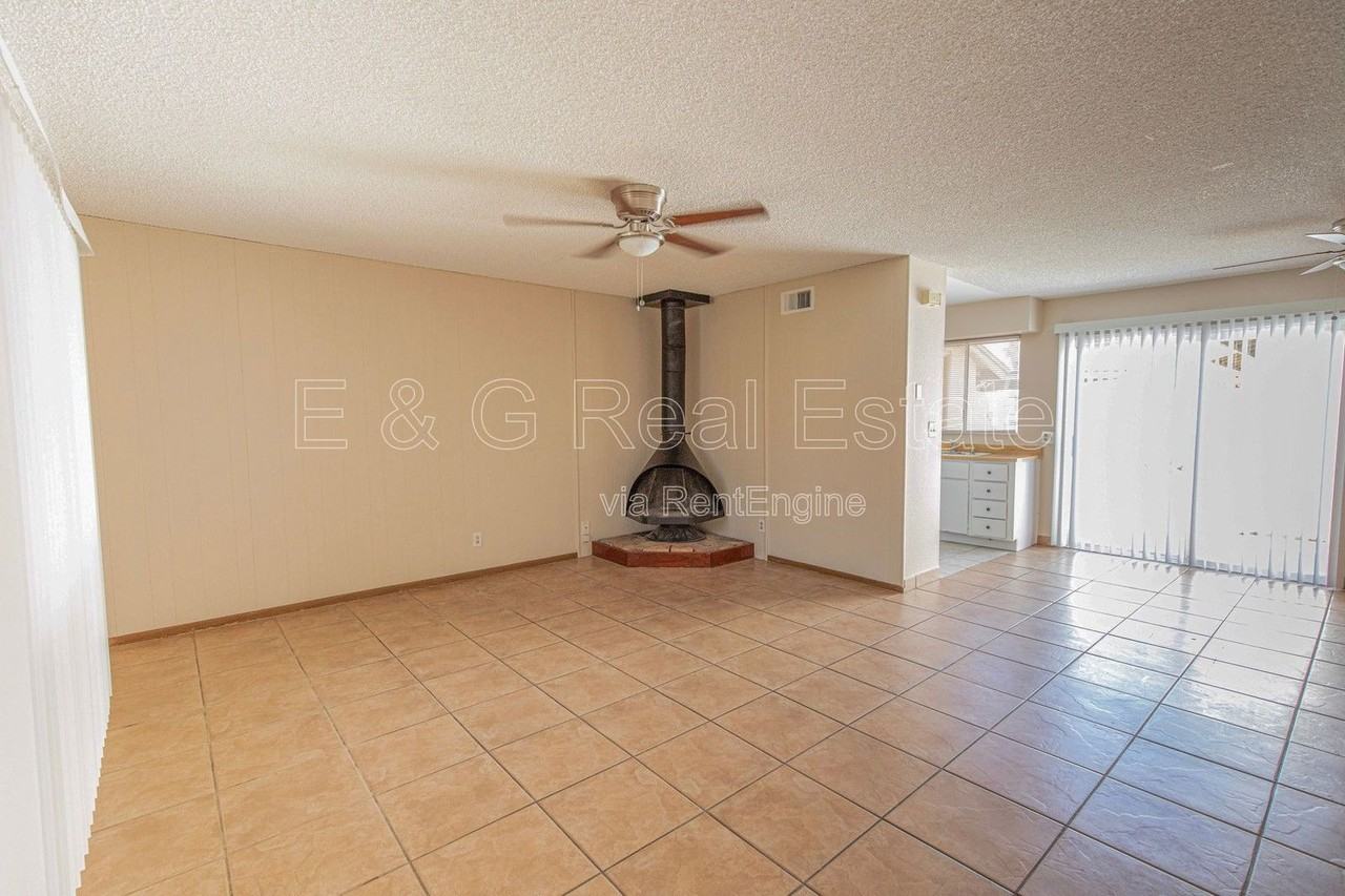 2642 E Orange St - Photo 2 of 13