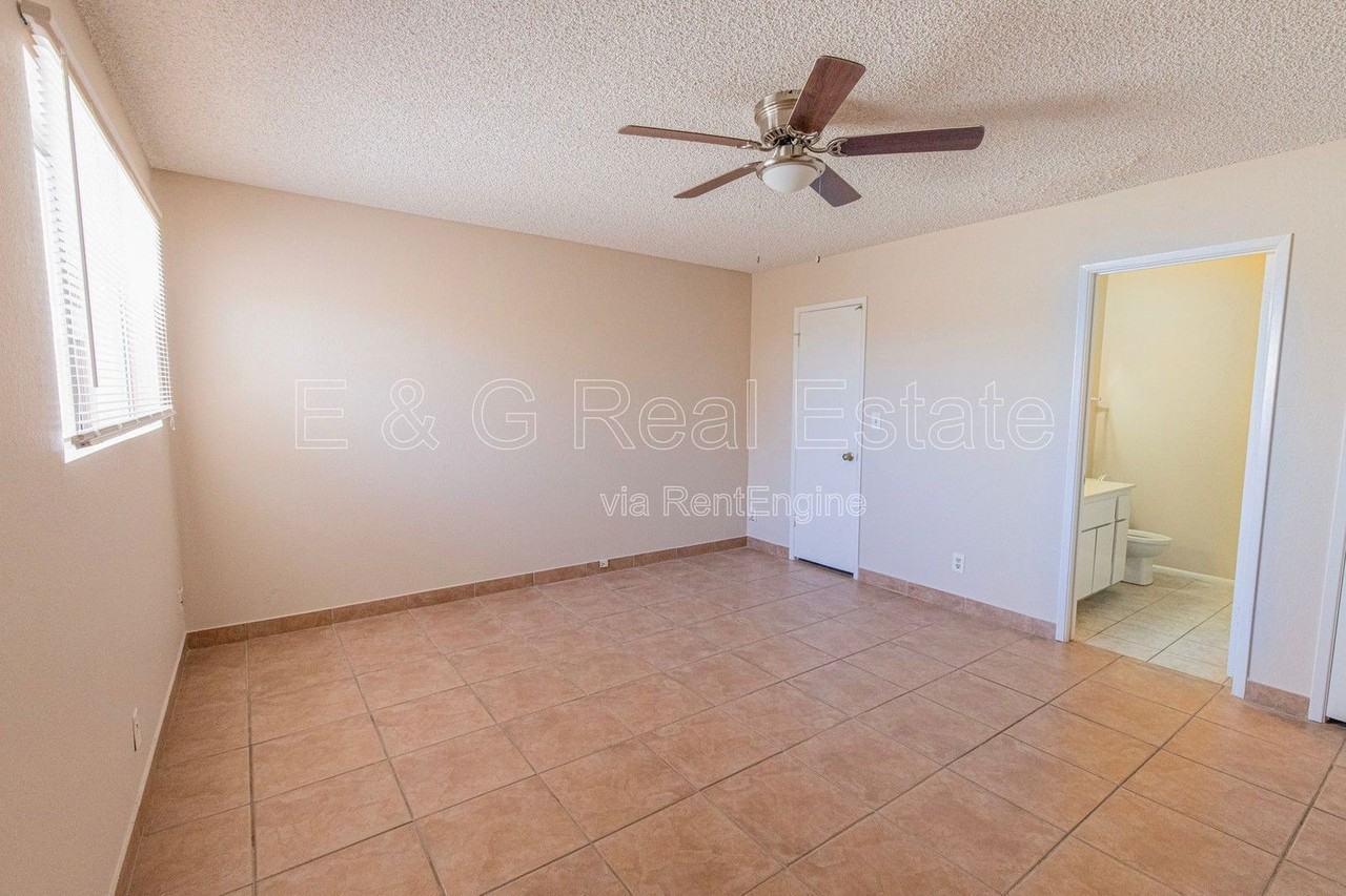 2642 E Orange St - Photo 6 of 13