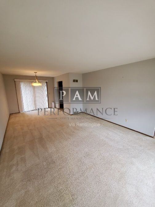 12304 W Dearbourn Ave - Photo 4 of 23