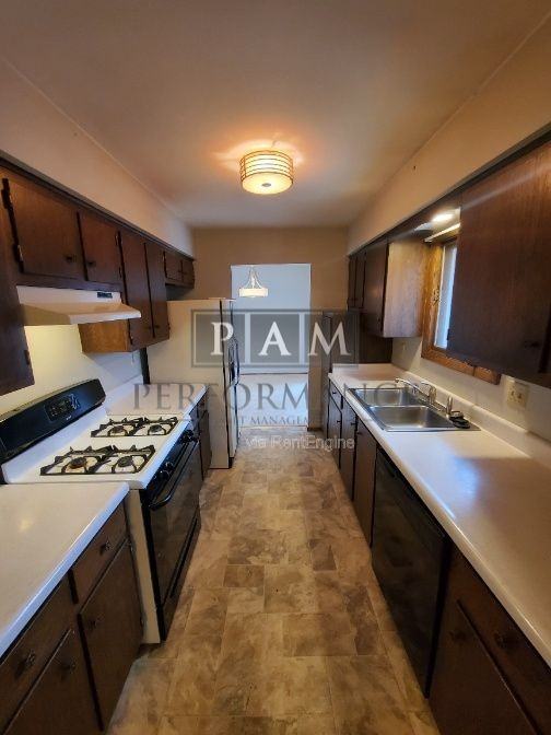 12304 W Dearbourn Ave - Photo 5 of 23