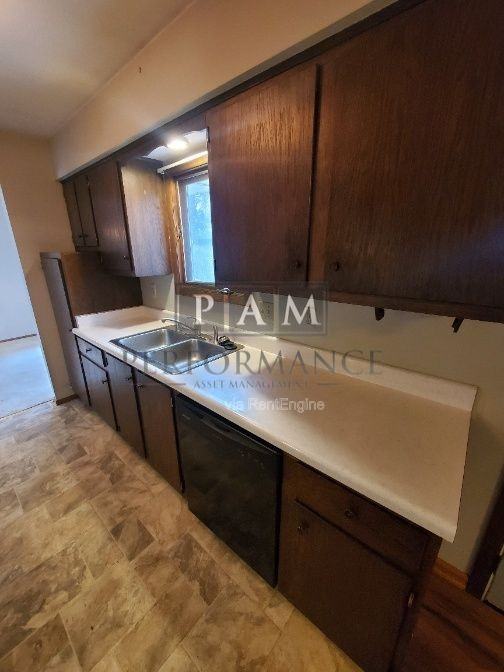 12304 W Dearbourn Ave - Photo 6 of 23