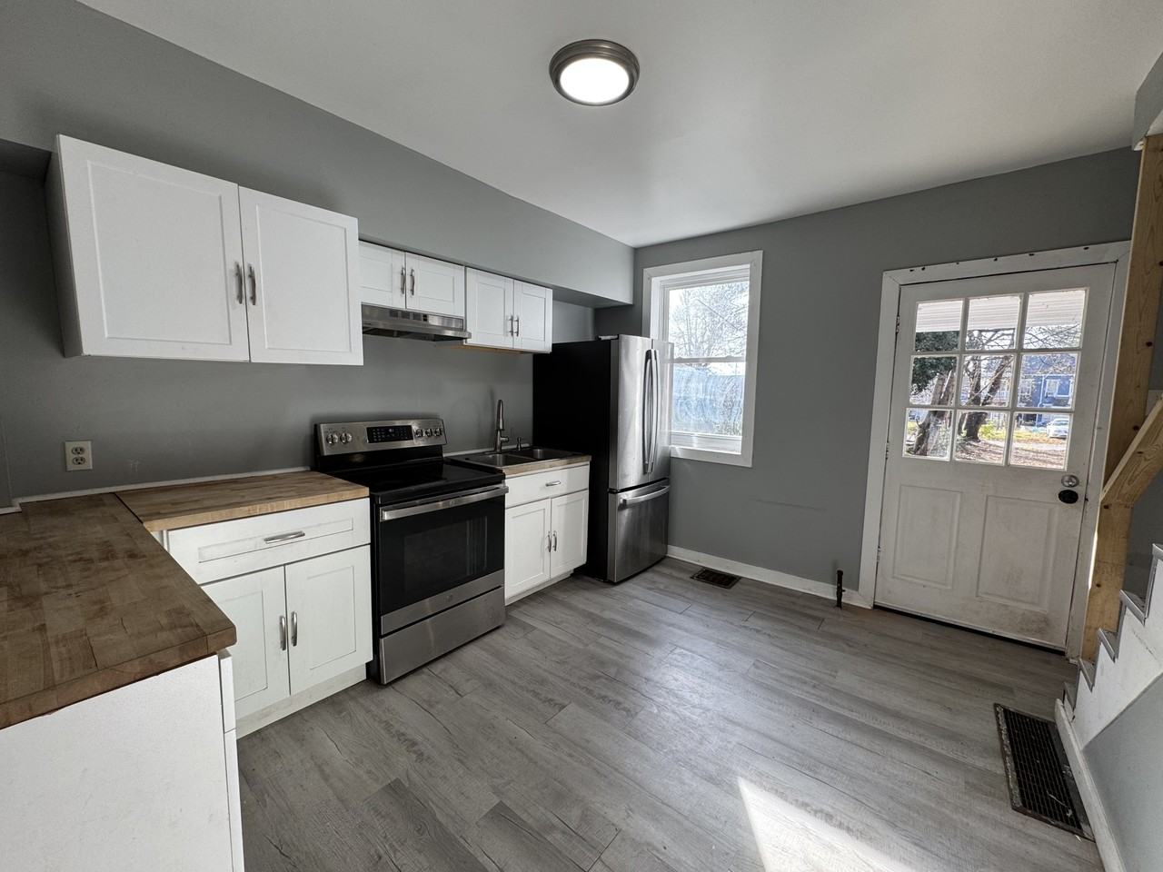 542 S Queen St #1 - Photo 5 of 19