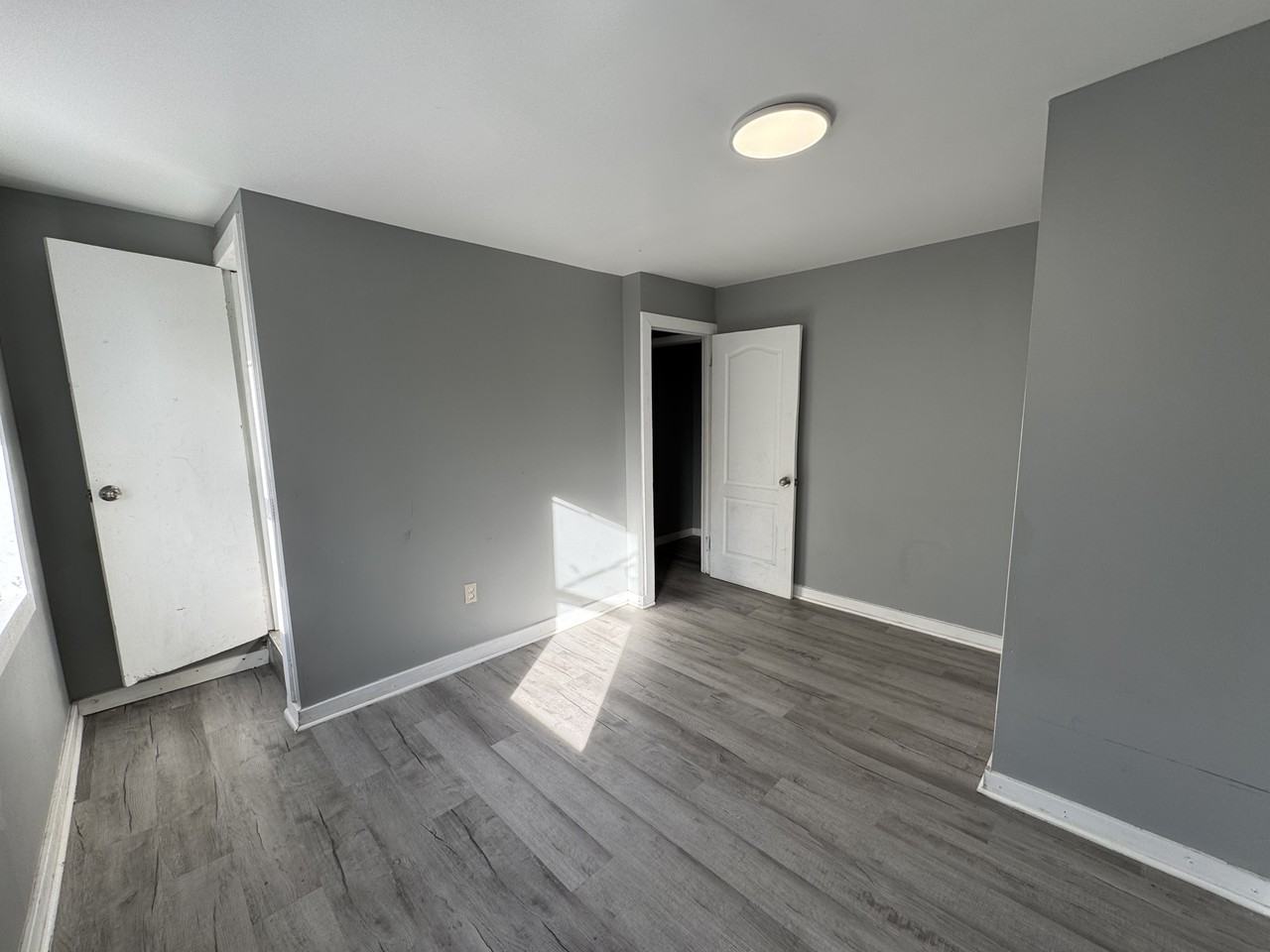 542 S Queen St #1 - Photo 4 of 19