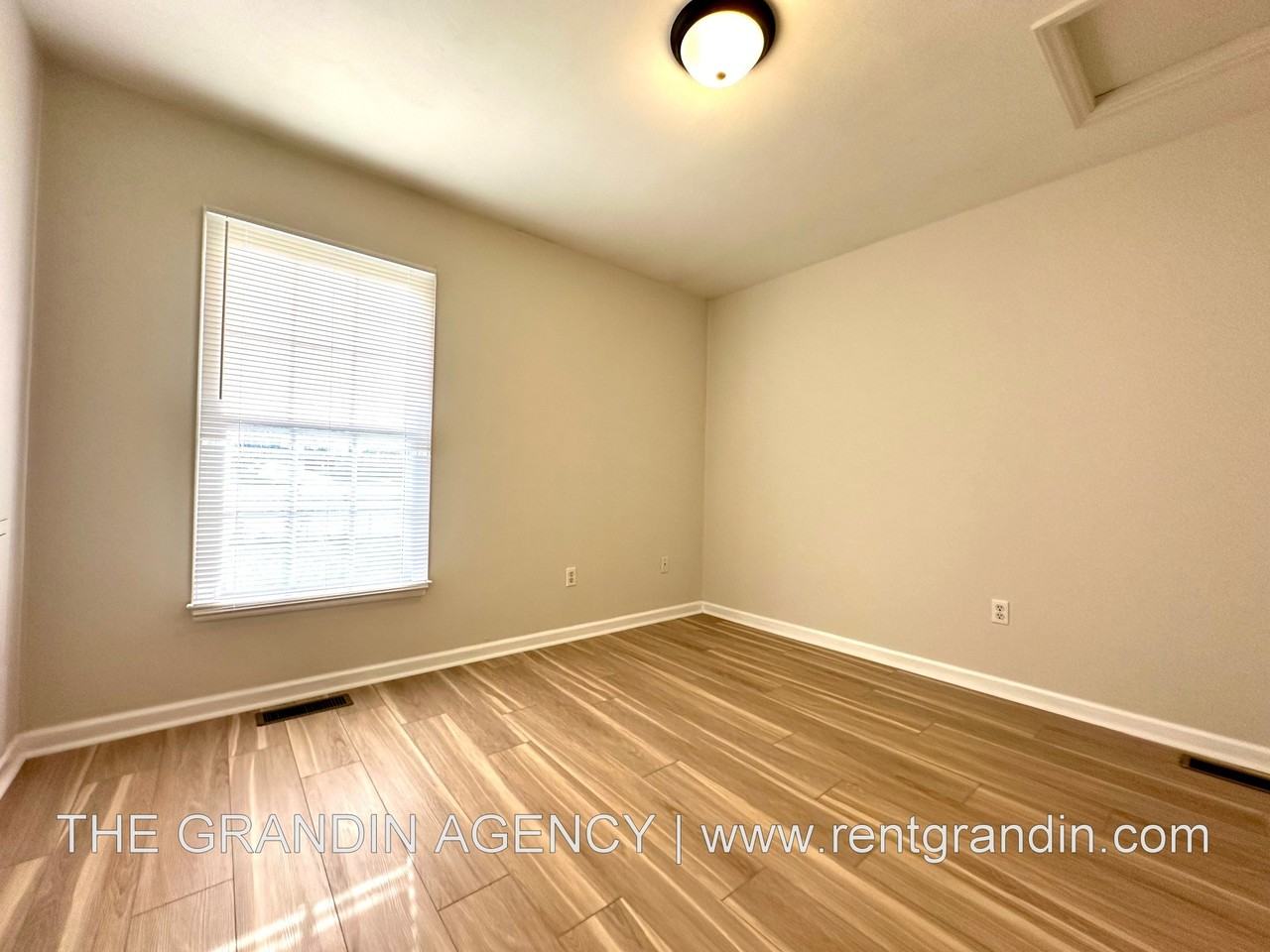 102 Lakehurst Ave #102 - Photo 7 of 14