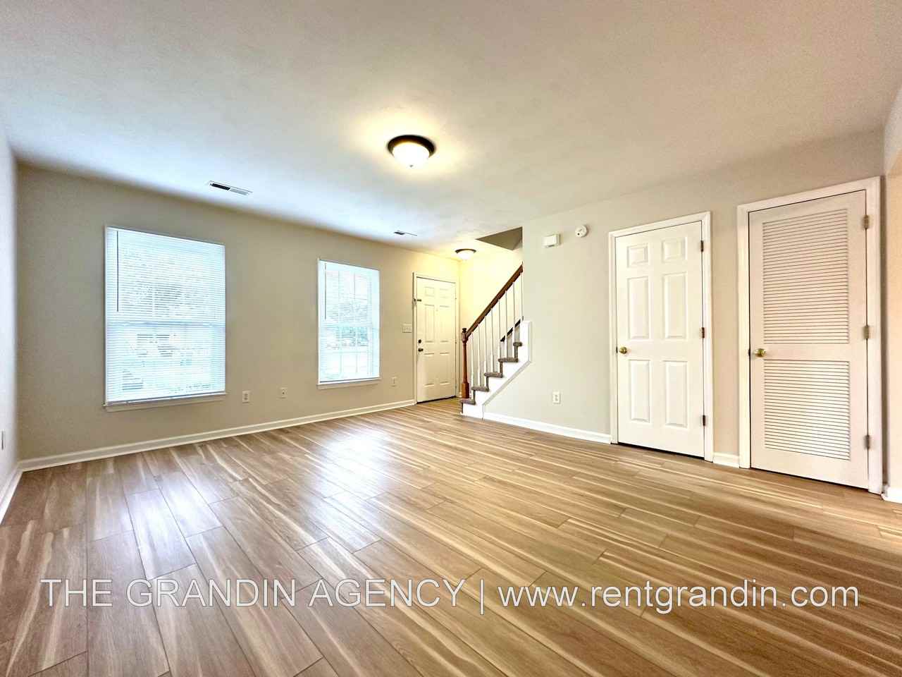 102 Lakehurst Ave #102 - Photo 5 of 14