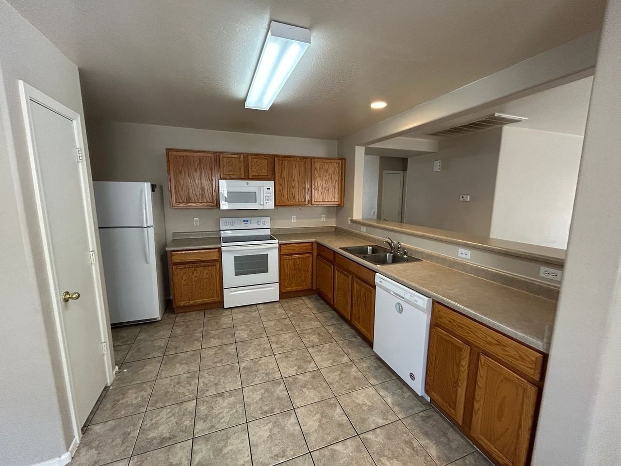 16152 W Calavar Rd - Photo 3 of 15