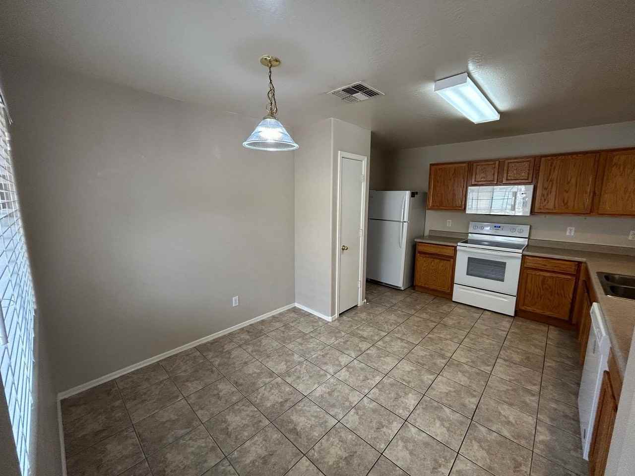 16152 W Calavar Rd - Photo 4 of 15