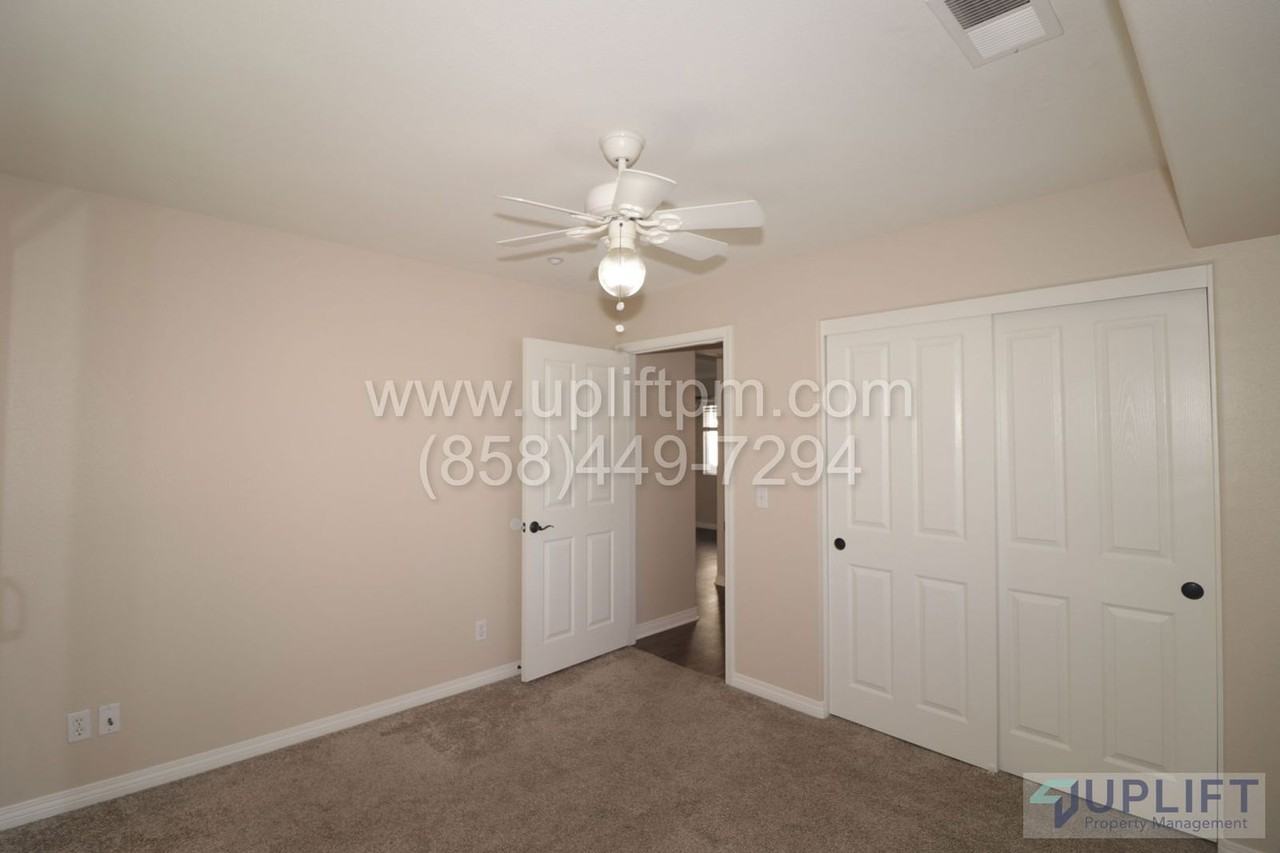 115 6th St #203 - Photo 5 of 13