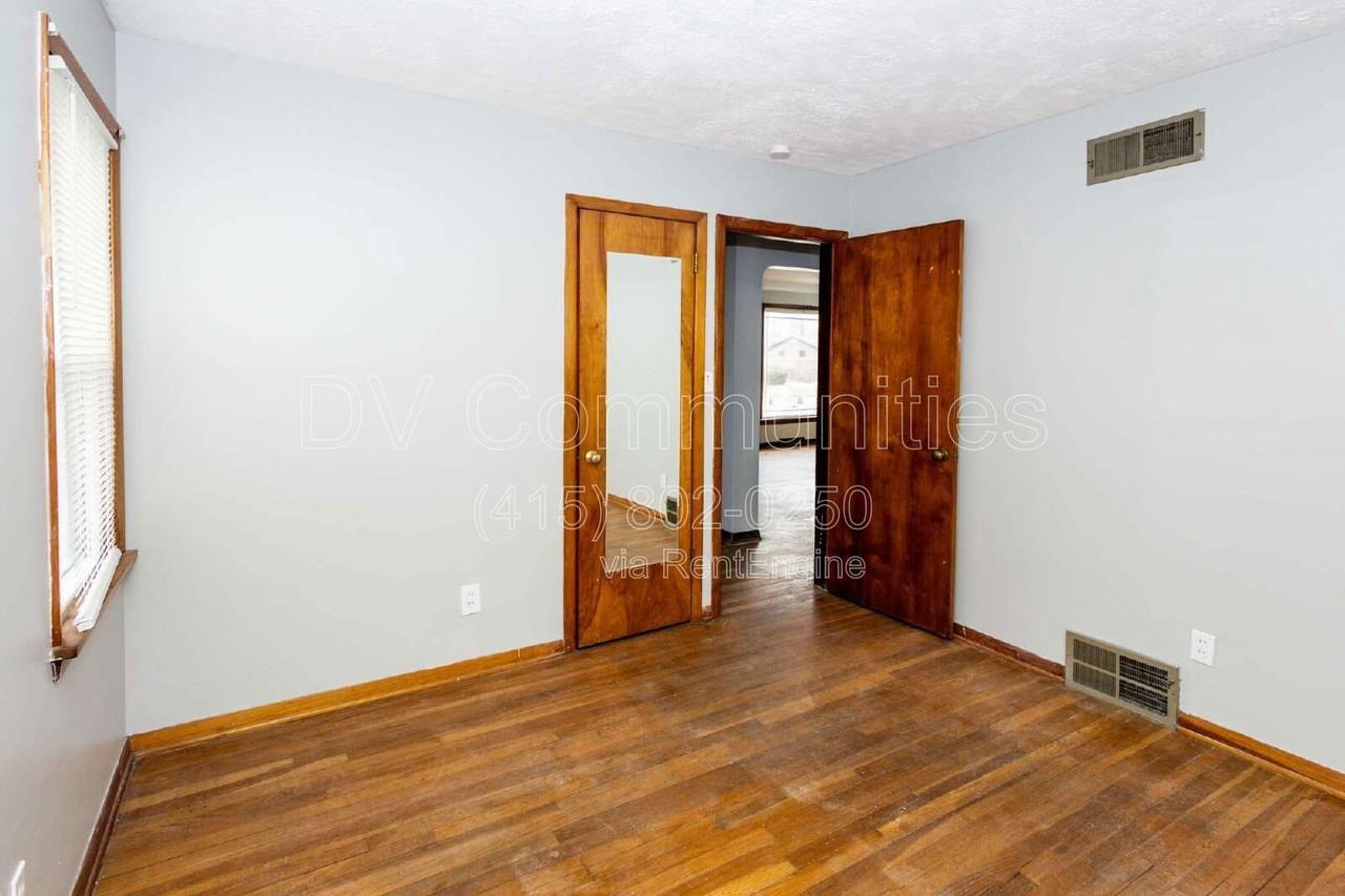 312 E 317th St - Photo 6 of 19