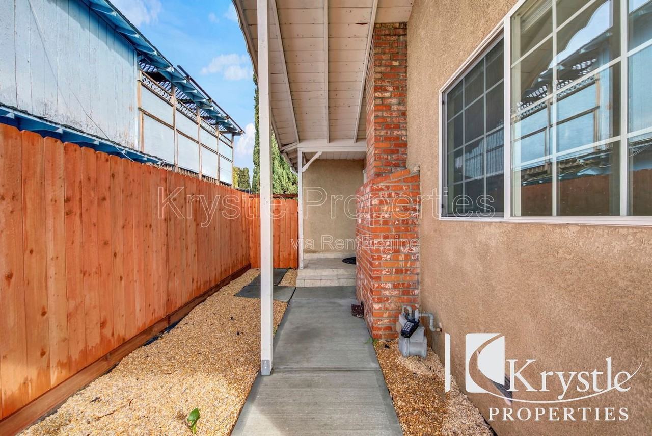 126 Violet Dr - Photo 4 of 22