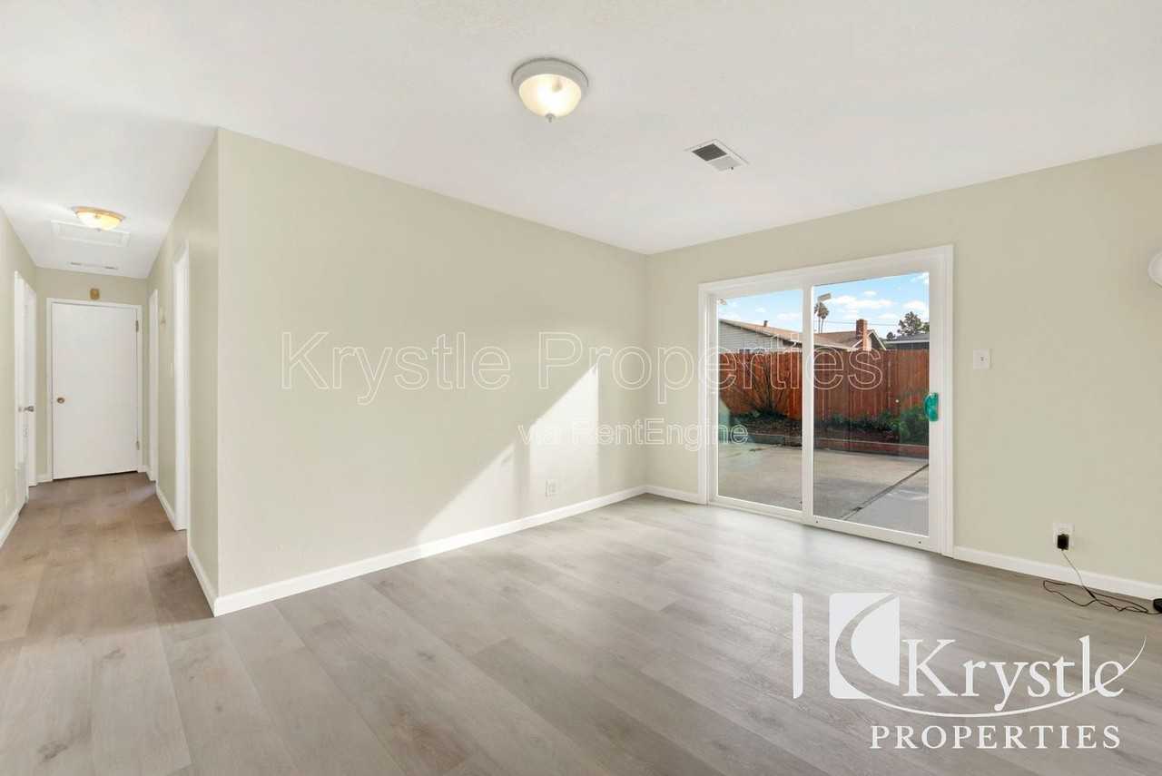 126 Violet Dr - Photo 7 of 22