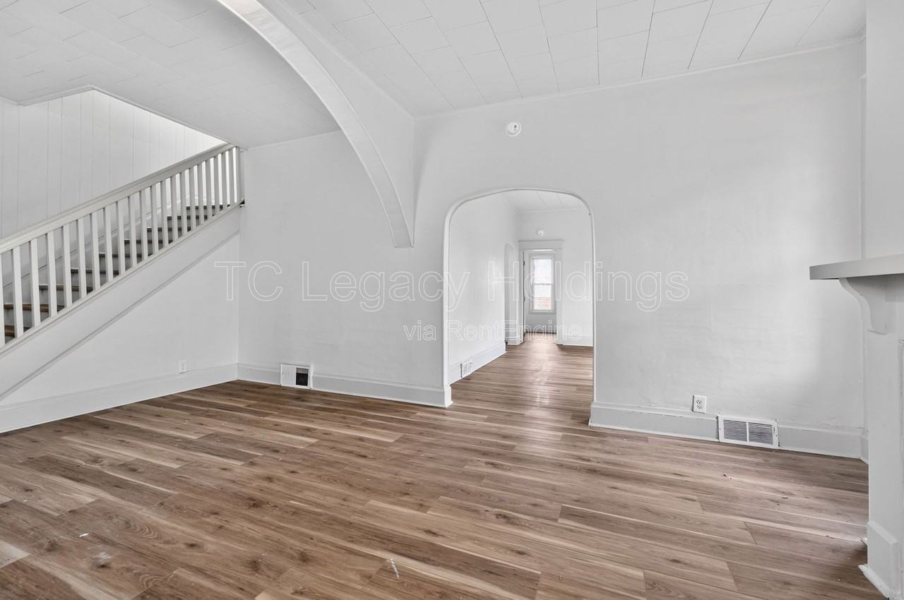 1409 Hamill Ave - Photo 2 of 31