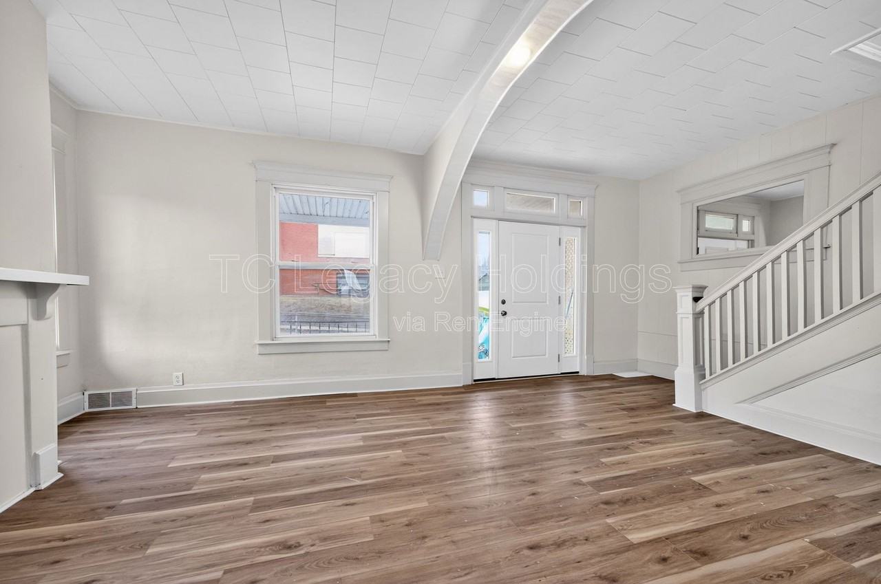 1409 Hamill Ave - Photo 3 of 31