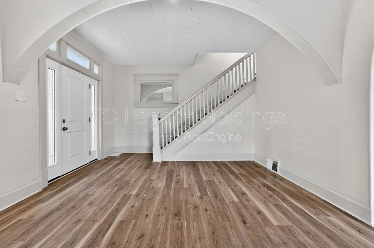 1409 Hamill Ave - Photo 4 of 31