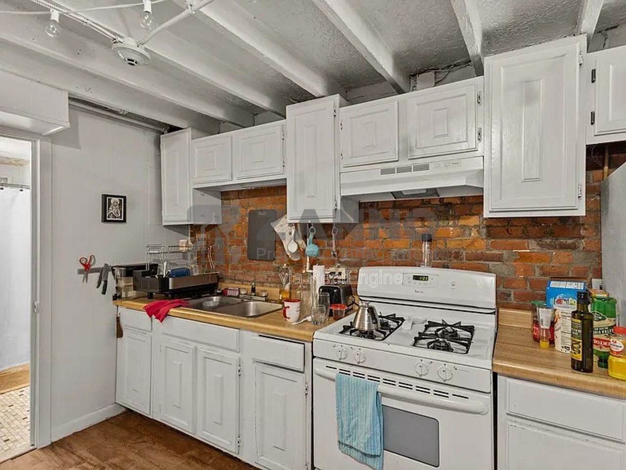 35 Bowen St #1A - Photo 2 of 16