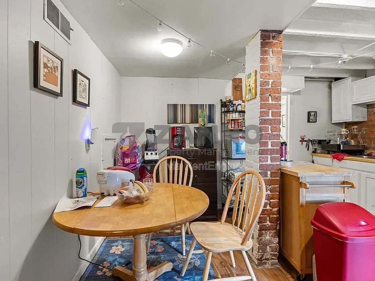 35 Bowen St #1A - Photo 5 of 16