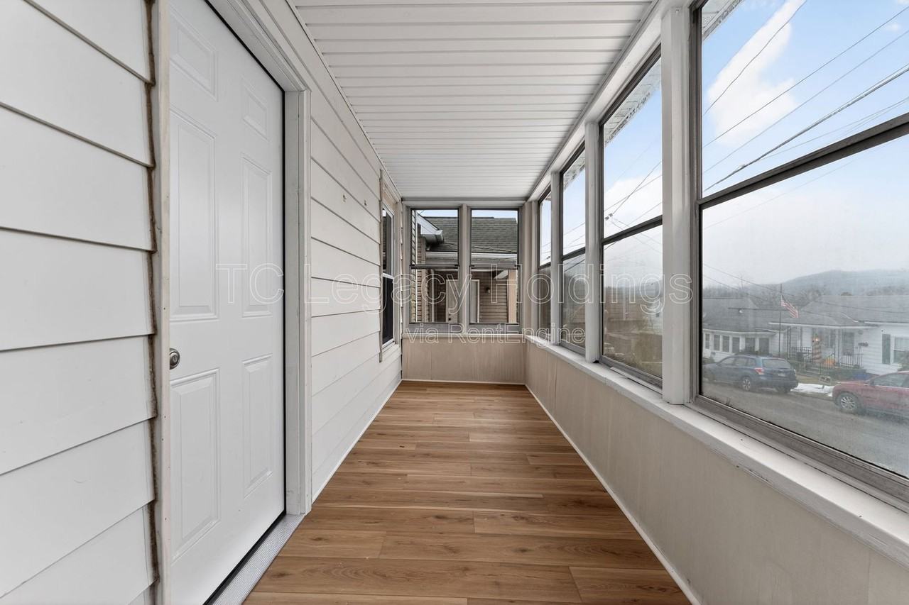 2201 Gould Ave - Photo 4 of 26