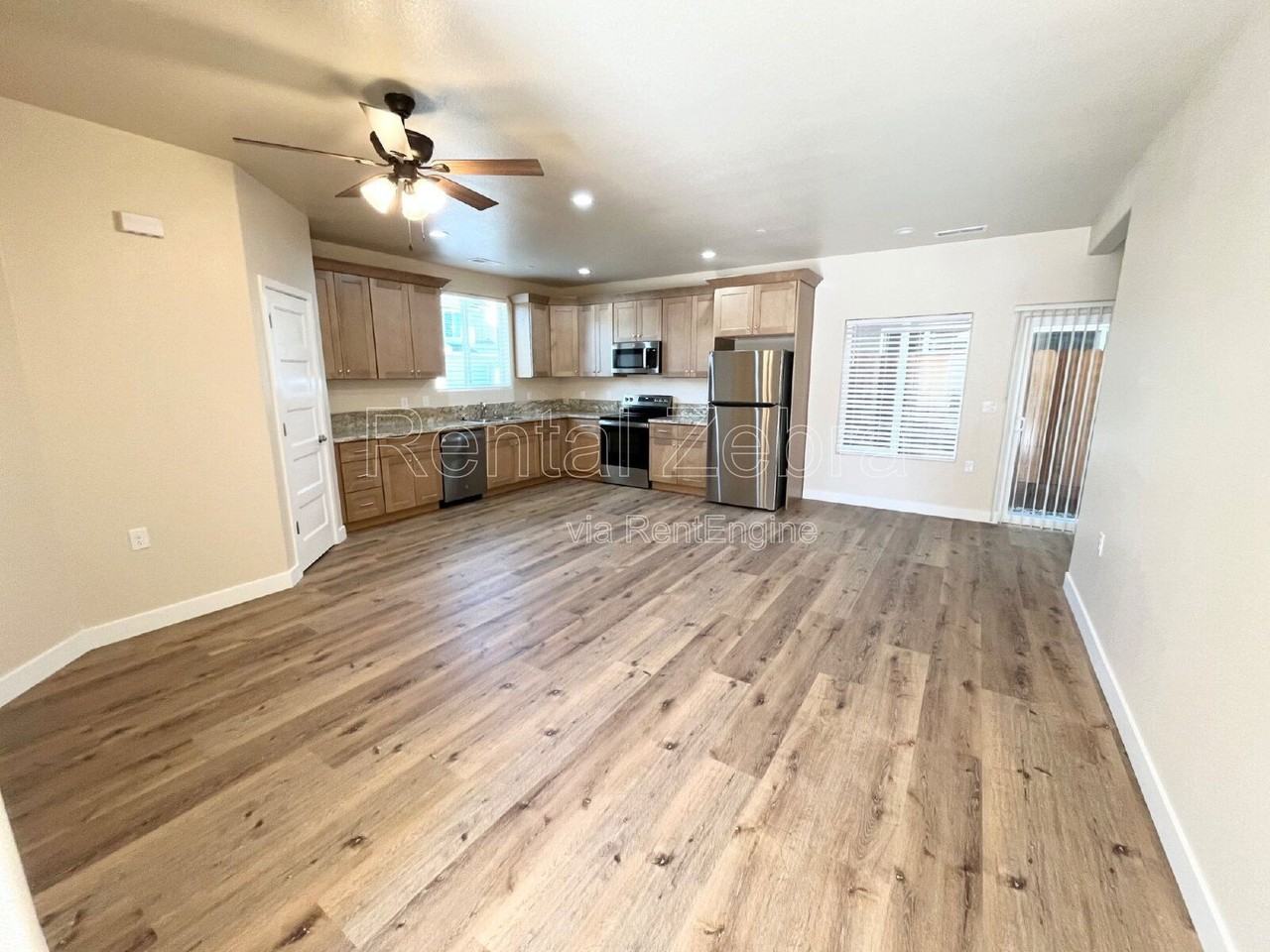 1396 Rincon Dr - Photo 4 of 16