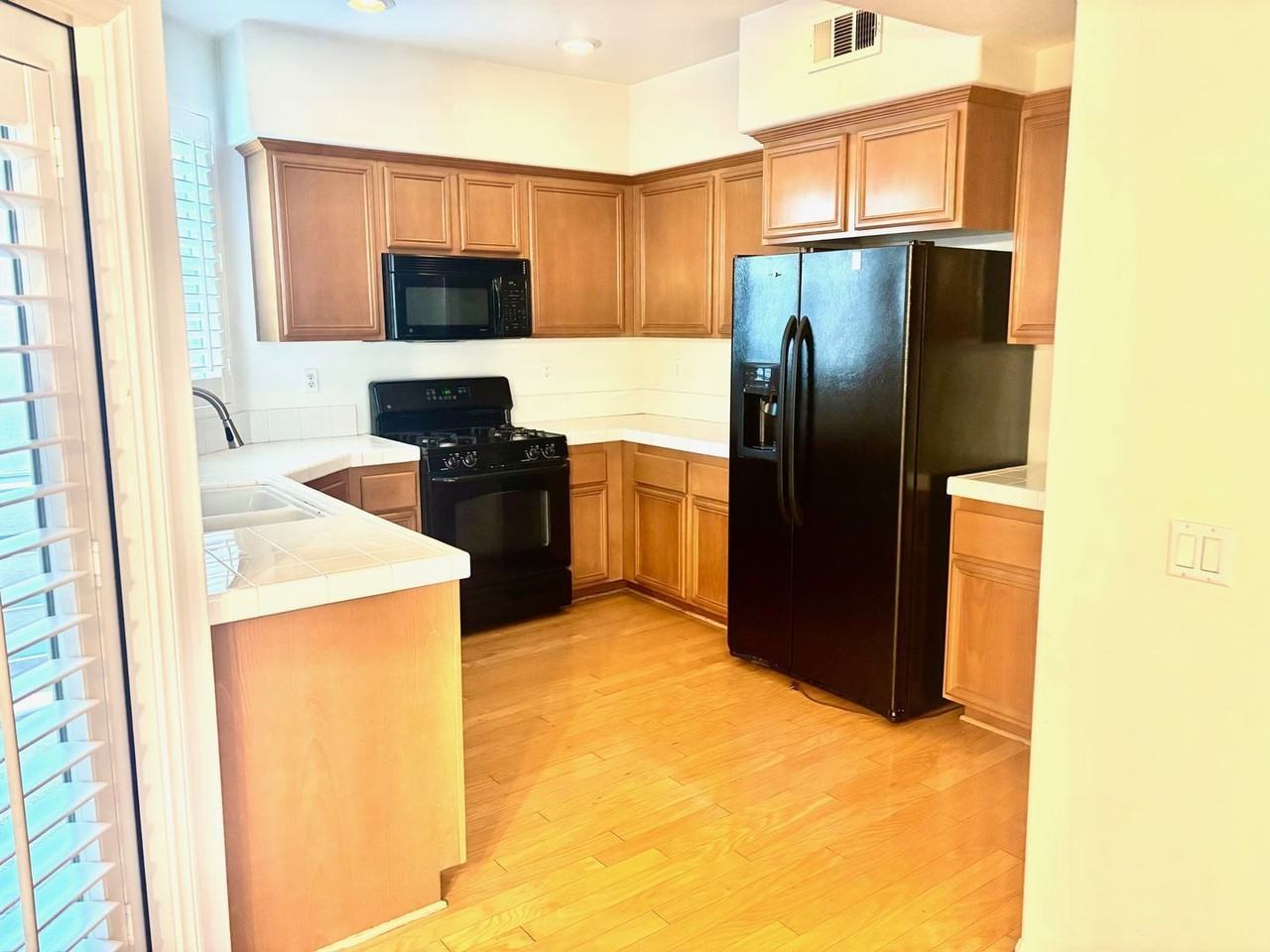 1965 Oakwood Way - Photo 4 of 22