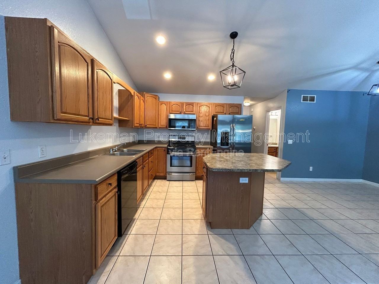 415 S Kendall Ave #413 - Photo 2 of 17