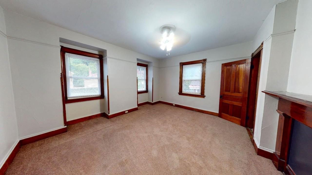 2319 Sauer Ave - Photo 6 of 11