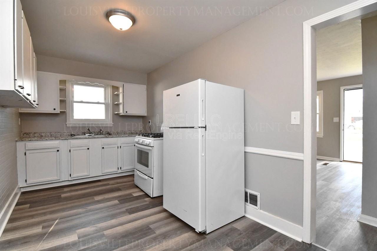 9002 Whippoorwill Rd - Photo 4 of 24