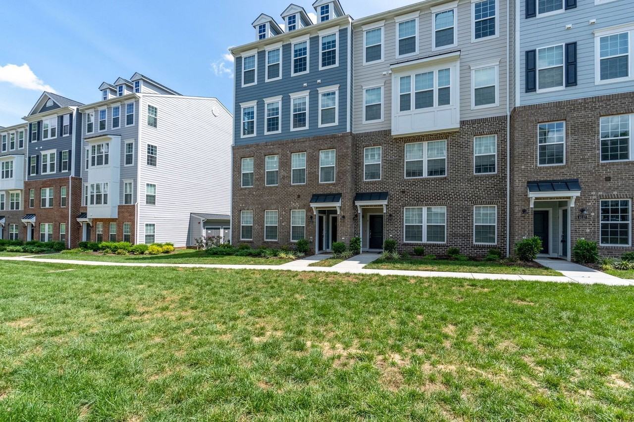 8121 Wistar Creek Mews #B - Photo 4 of 25