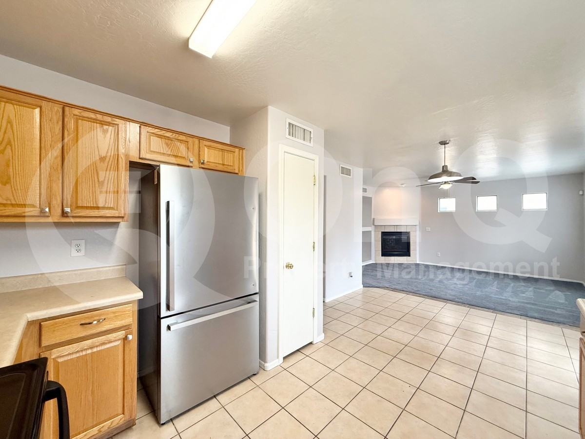 1374 E 10th Pl - Photo 5 of 26