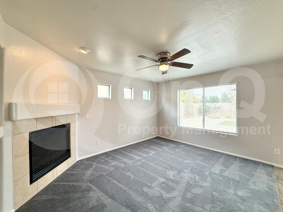 1374 E 10th Pl - Photo 7 of 26