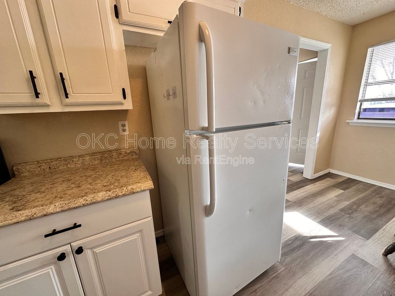 109 Se 42nd St #D - Photo 7 of 15