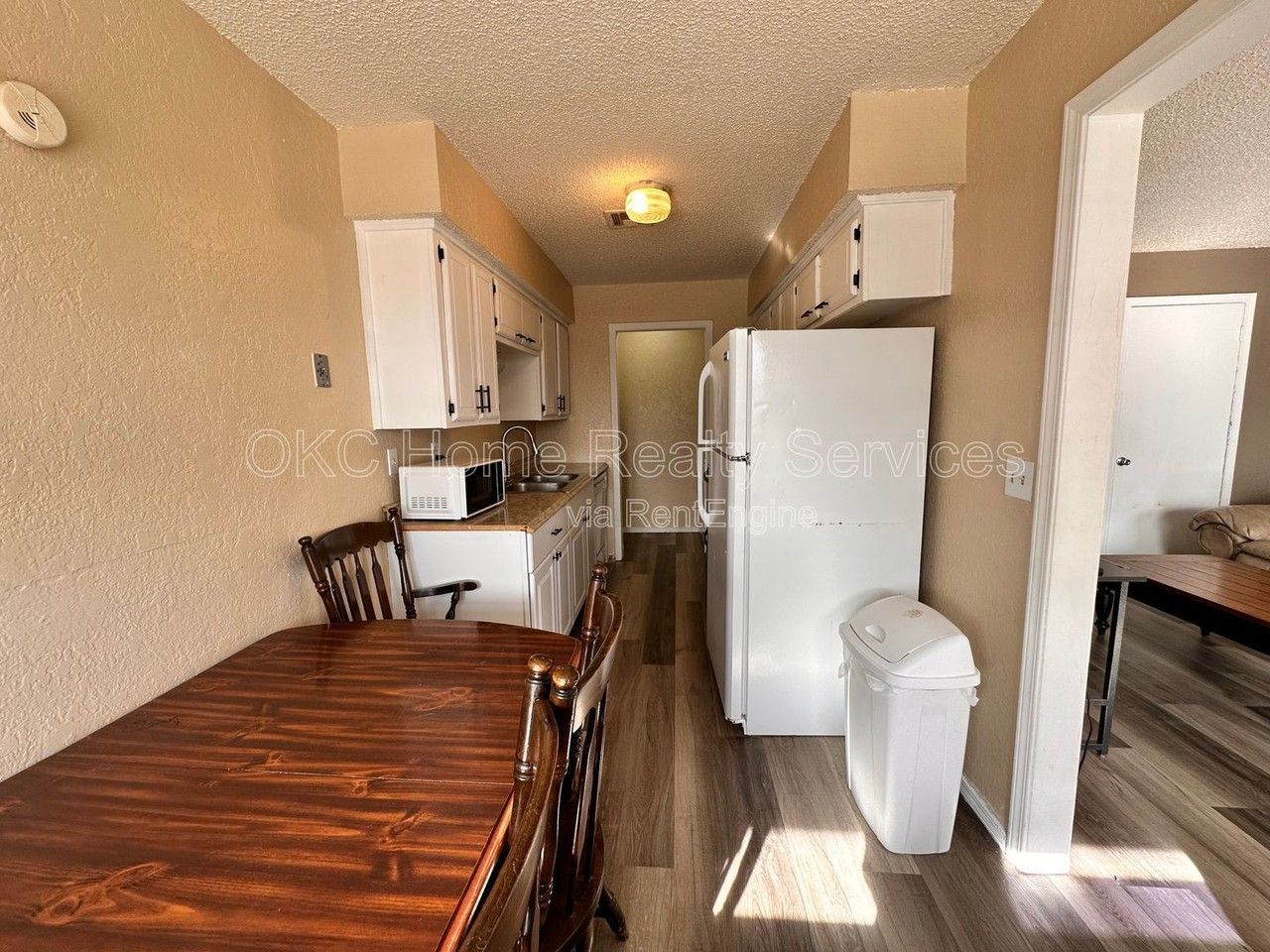 109 Se 42nd St #C - Photo 5 of 20