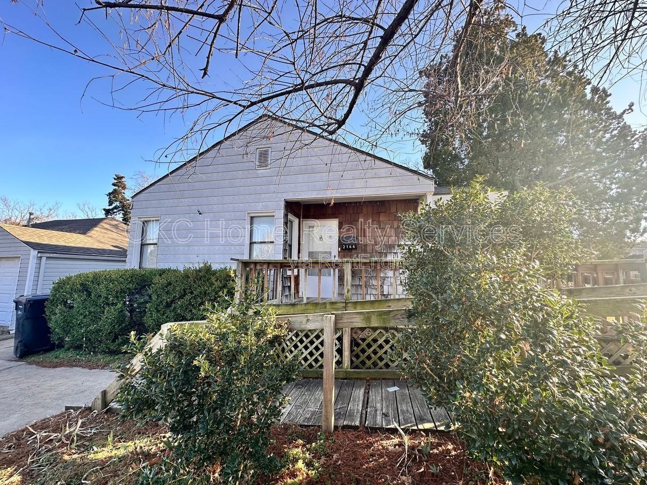 2144 Nw 36th St - Photo 3 of 25