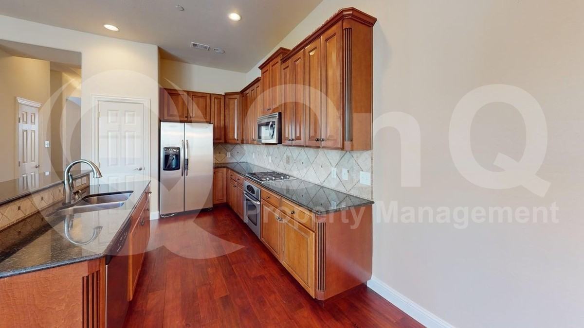 8629 Pauline St - Photo 3 of 24