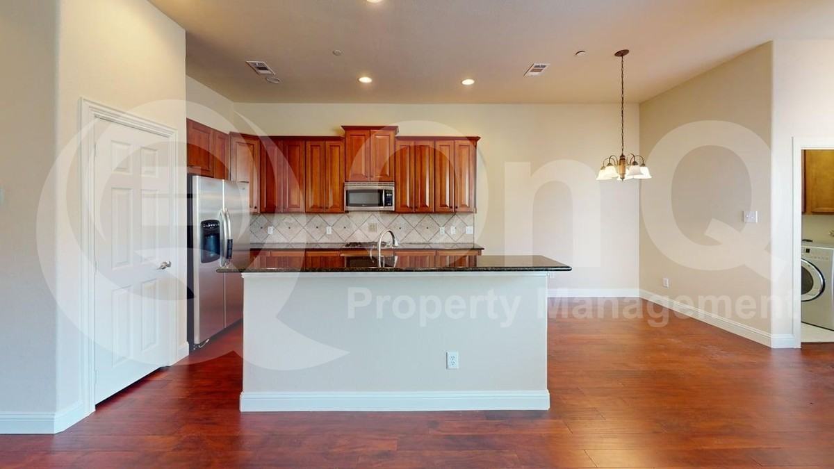 8629 Pauline St - Photo 4 of 24