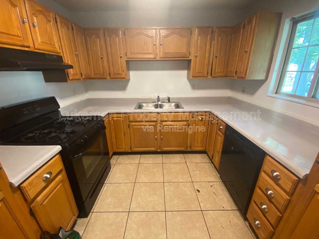 1201 Lafayette Ave - Photo 2 of 26