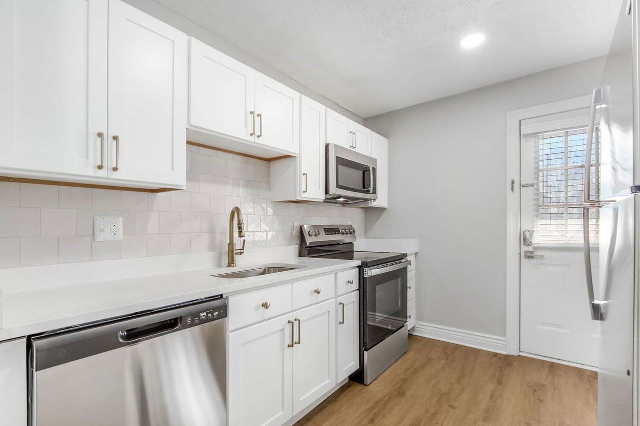 424 E Mithoff St - Photo 3 of 24