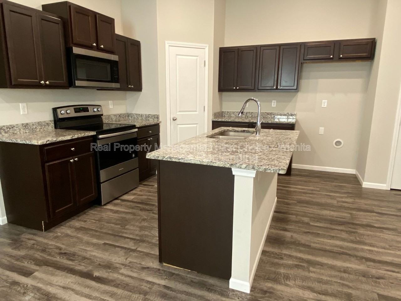 412 S Longbranch Dr - Photo 3 of 21