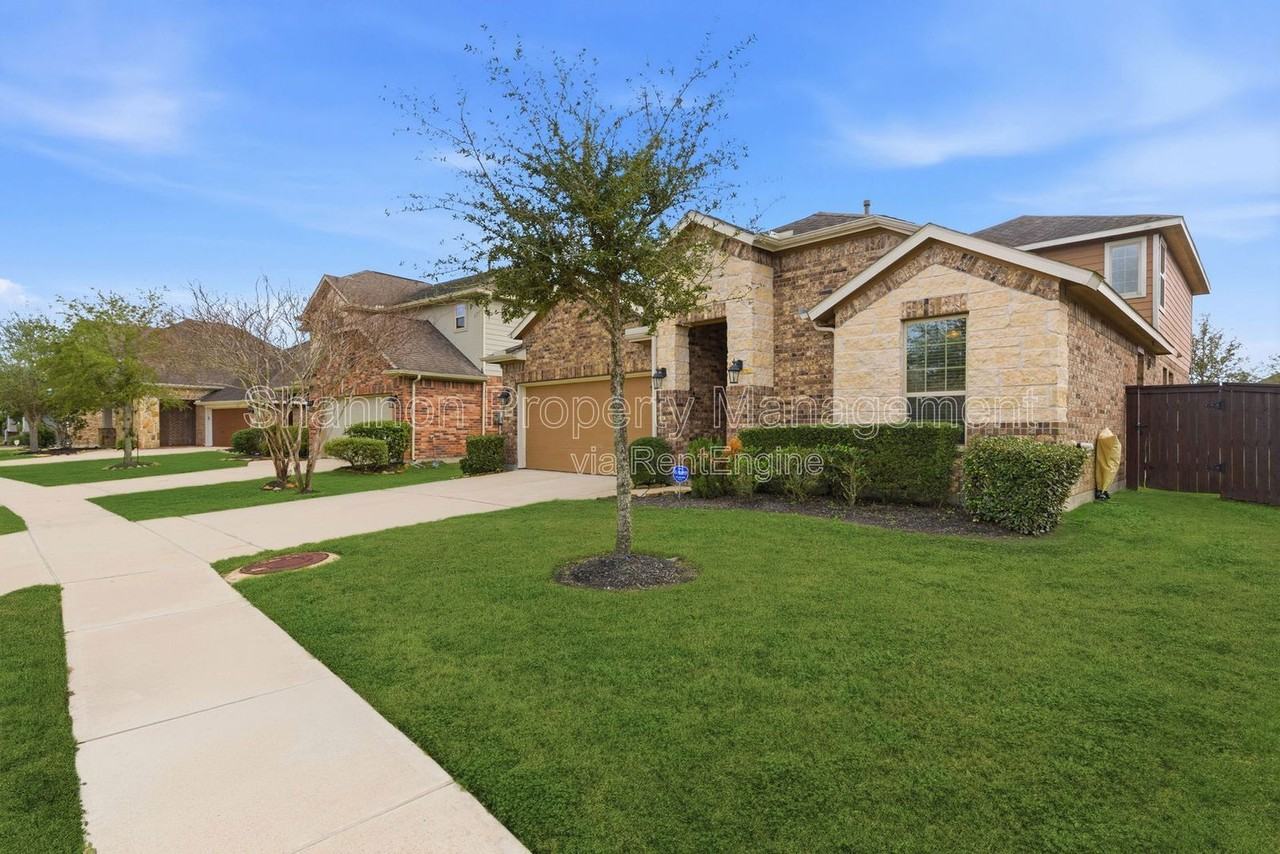 3418 Delta Dr - Photo 2 of 40