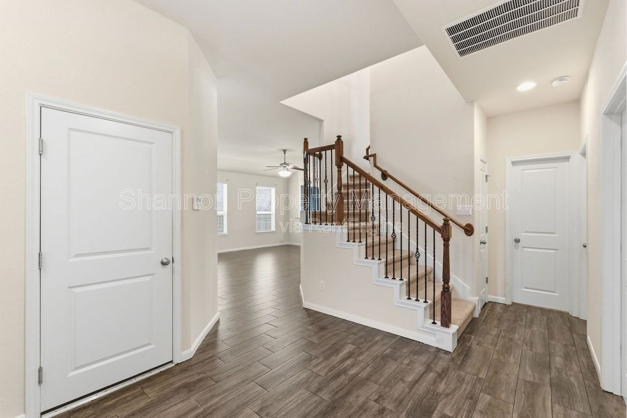 3418 Delta Dr - Photo 6 of 40