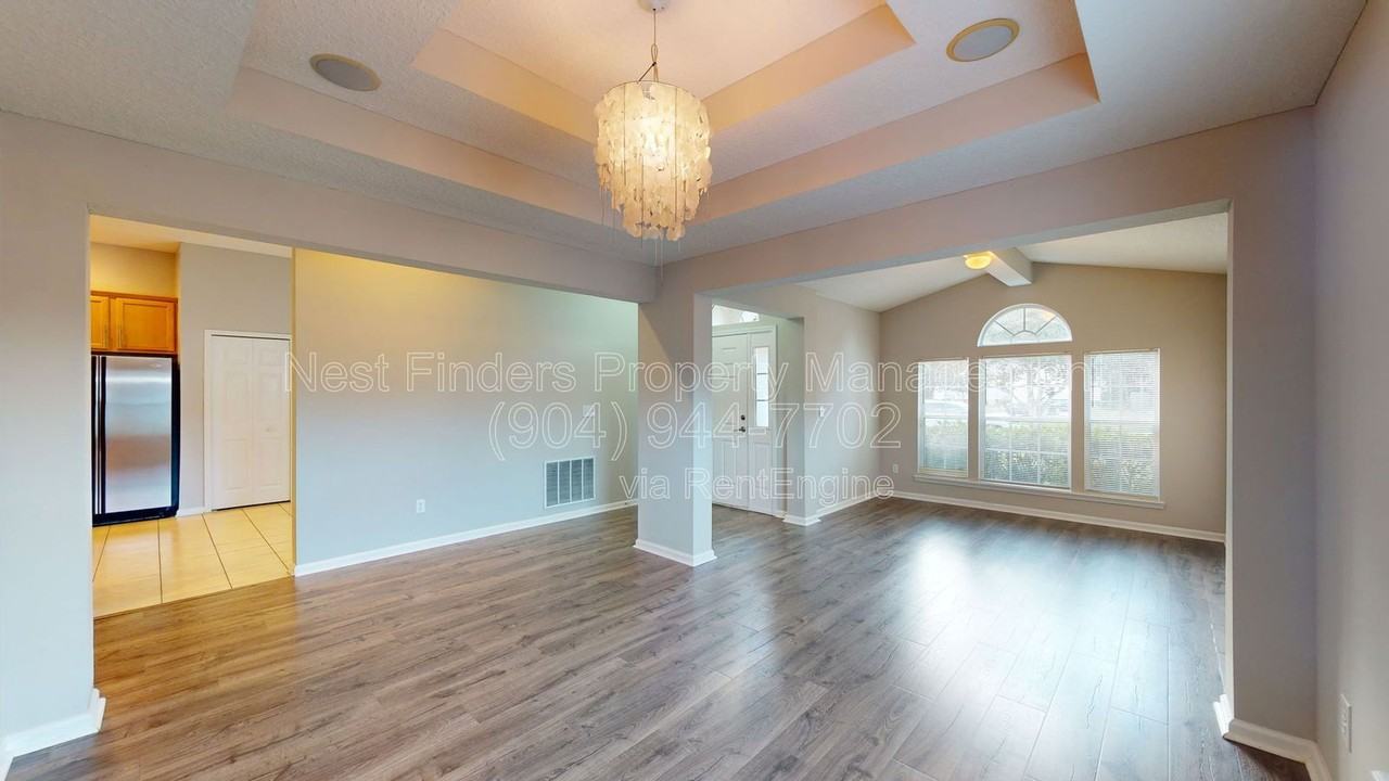 2202 S Cranbrook Ave - Photo 3 of 35