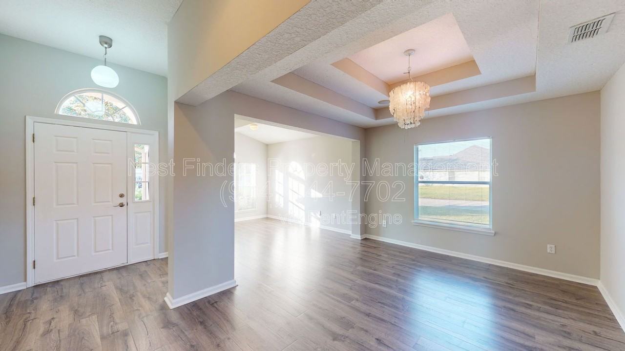 2202 S Cranbrook Ave - Photo 4 of 35