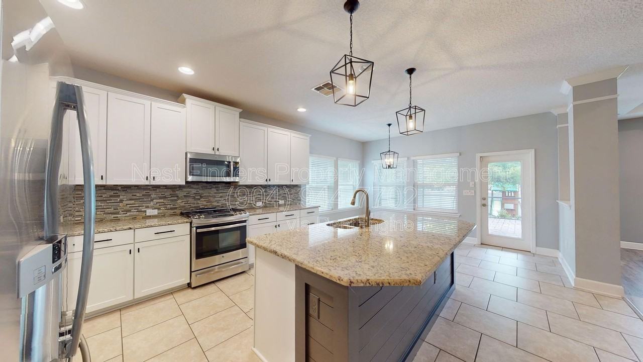 152 Prospect Ln - Photo 3 of 35