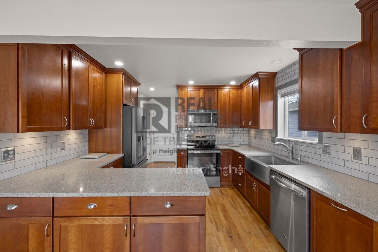 1389 Finch St - Photo 2 of 24