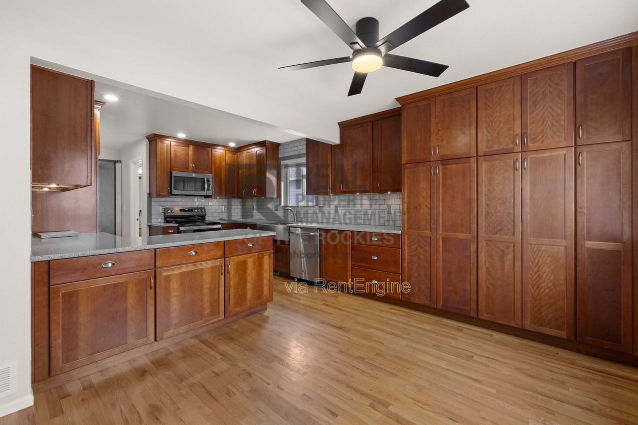 1389 Finch St - Photo 4 of 24